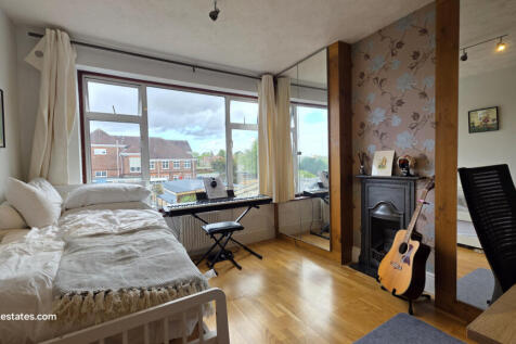 REAR BEDROOM