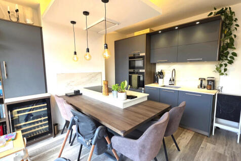 KITCHEN DINING ROOM