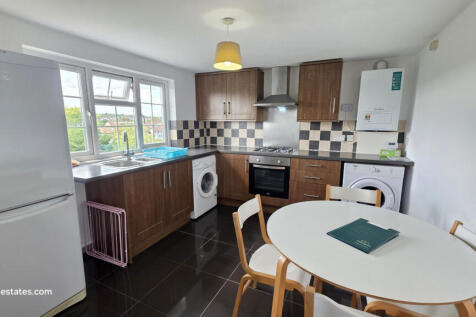 KITCHEN / DINER AREA