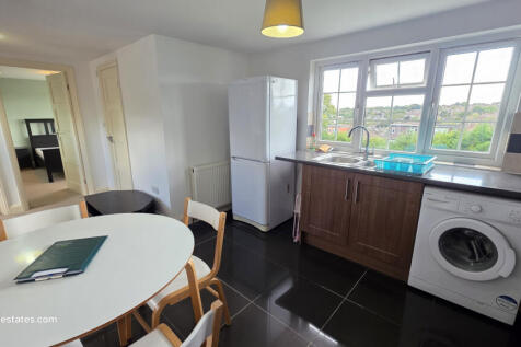 KITCHEN / DINER AREA