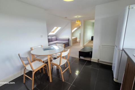 KITCHEN / DINER AREA