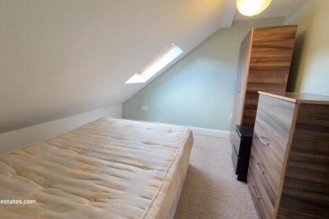 FRONT BEDROOM