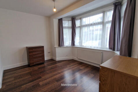 FRONT BEDROOM