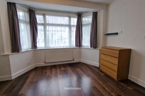 FRONT BEDROOM