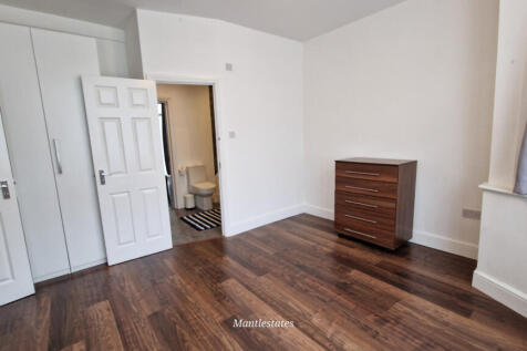 FRONT BEDROOM