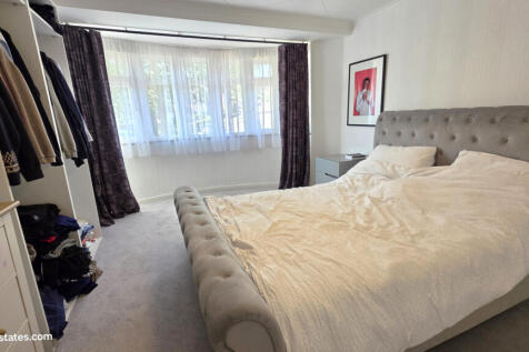 FRONT BEDROOM
