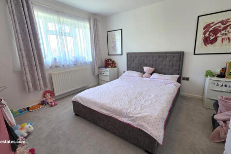 REAR BEDROOM
