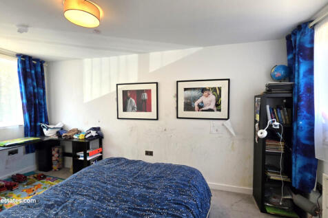 FRONT BEDROOM