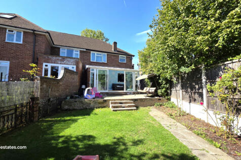 4 Bedroom Semi Detached House
