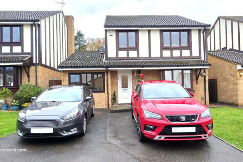 4 bed detached house for sale Conifer Close, Goff