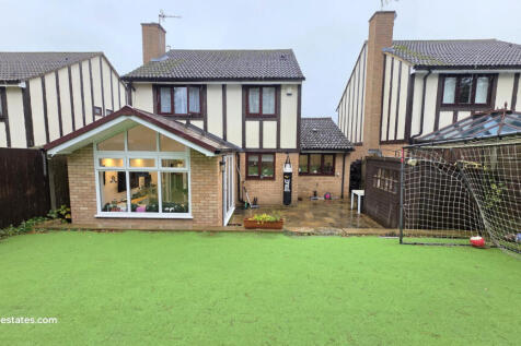 4 bed detached house for sale Conifer Close, Goff