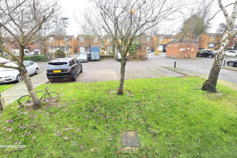 COMMUNAL PARKING &amp; GARDENS