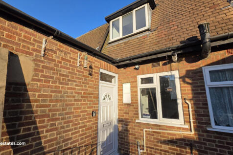 2 bed flat to rent Church Hill Road, East Barnet 