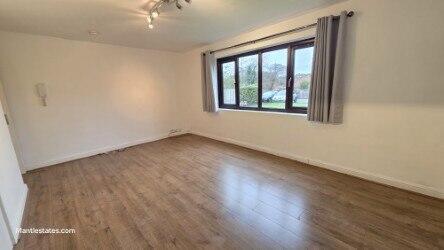 Studio flat to rent Masefield Court, Barnet EN5