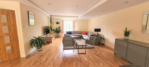 LOUNGE - DINING AREA