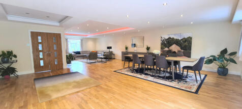 LOUNGE - DINING AREA