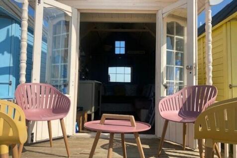 Beach hut