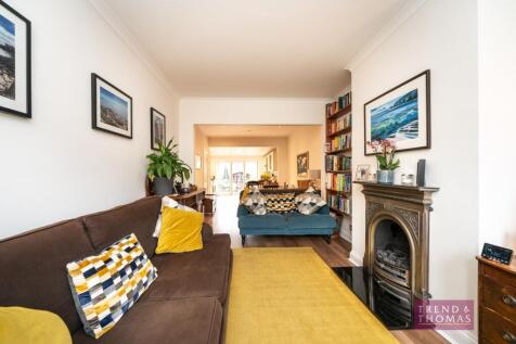 Living Room (2)