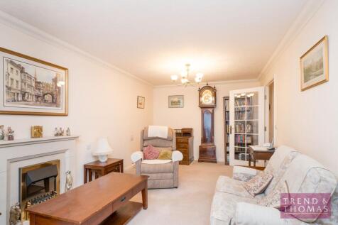 Living Room (2)
