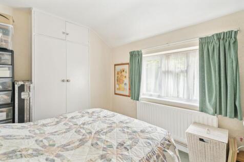 Bedroom 2 (2)