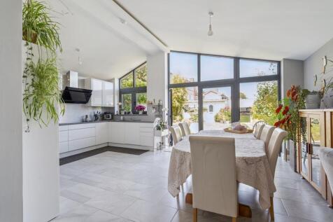 Kitchen_Dining (2)