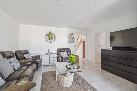 Family Room (2)