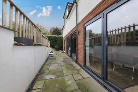 Patio (E)