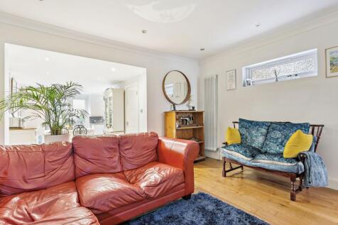 Family Room (2)
