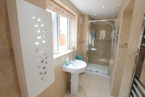 EN SUITE SHOWER ROOM