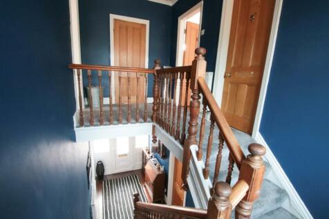 FIRST FLOOR LANDING