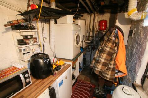 HALF CELLAR / UTILITY
