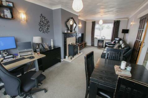 OPEN PLAN LOUNGE &amp; DINING ROOM