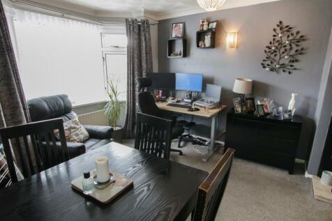OPEN PLAN LOUNGE &amp; DINING ROOM