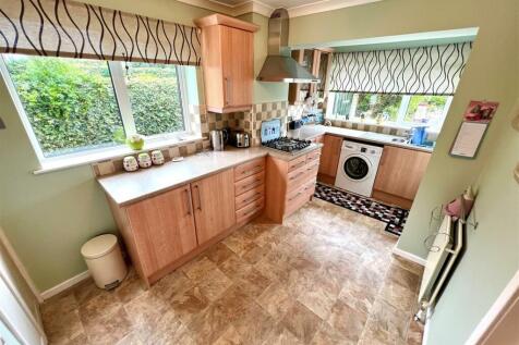 FITTED KITCHEN