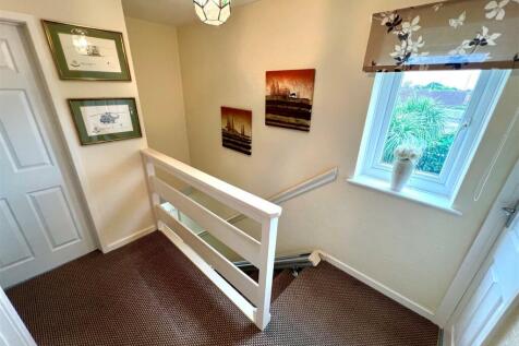 FIRST FLOOR LANDING