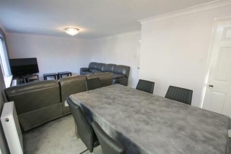 OPEN PLAN LOUNGE/ DINING ROOM