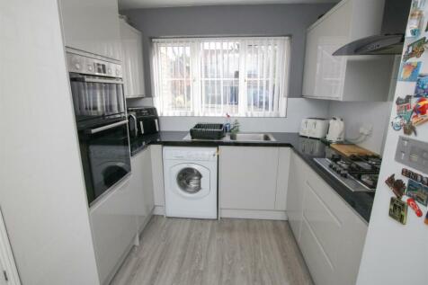 FITTED KITCHEN