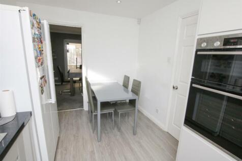 FITTED KITCHEN