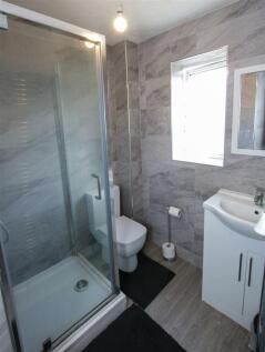 EN SUITE SHOWER ROOM
