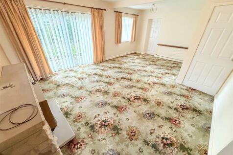 LOUNGE/ DINING ROOM