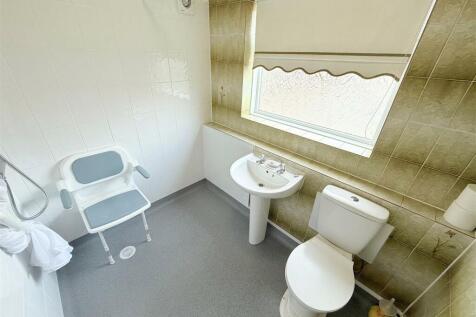 GROUND FLOOR WET ROOM