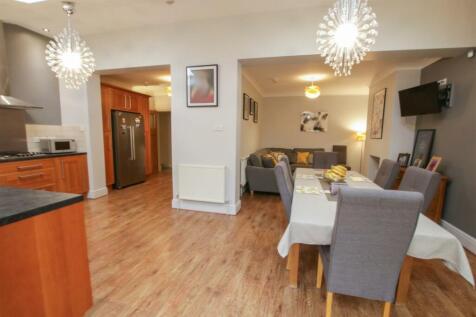 OPEN PLAN LIVING DINING KITCHEN