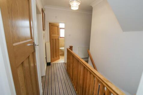 FIRST FLOOR LANDING