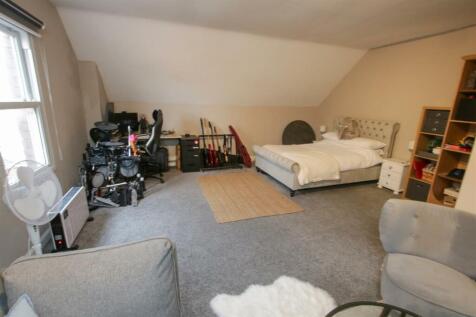STUDIO BEDROOM 3