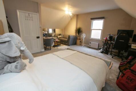 STUDIO BEDROOM 3