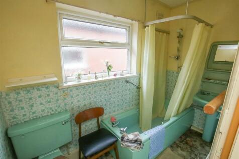 HOUSE BATHROOM