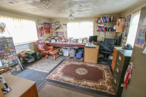 OFFICE/ BEDROOM 4