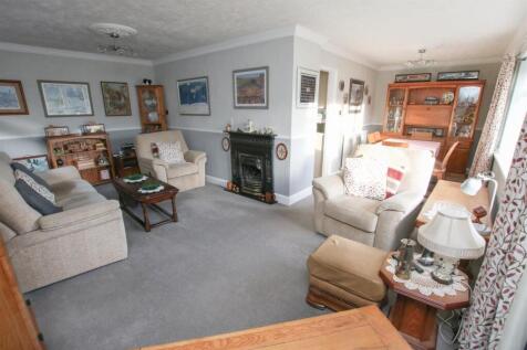 &#39;L&#39; SHAPED OPEN PLAN LOUNGE &amp; DINING ROOM