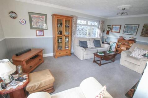 &#39;L&#39; SHAPED OPEN PLAN LOUNGE &amp; DINING ROOM