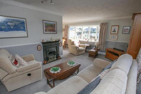 &#39;L&#39; SHAPED OPEN PLAN LOUNGE &amp; DINING ROOM